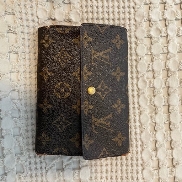 Louis Vuitton Wallet - Picture 2 of 3